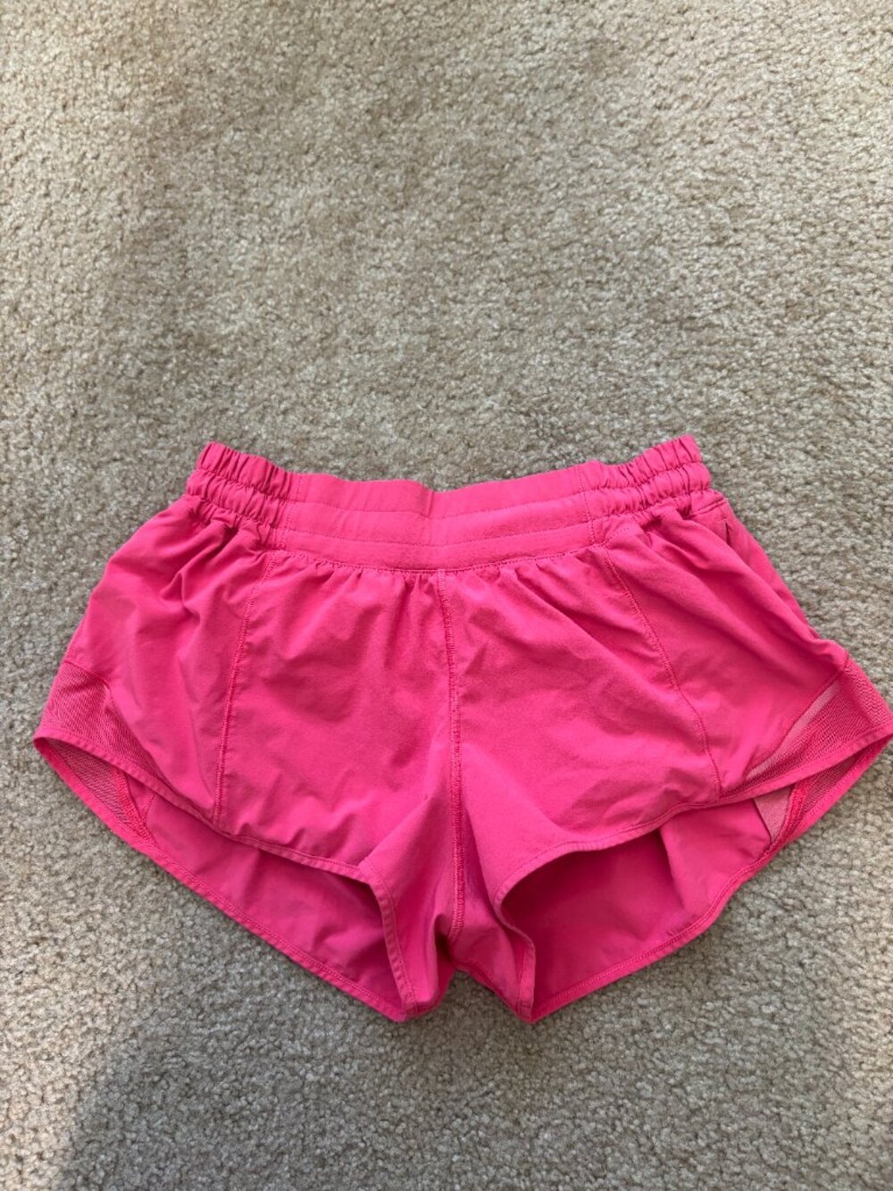 Lululemon hottie hot short 2.5" pink size 6 but fits XS/Small - Picture 3 of 3
